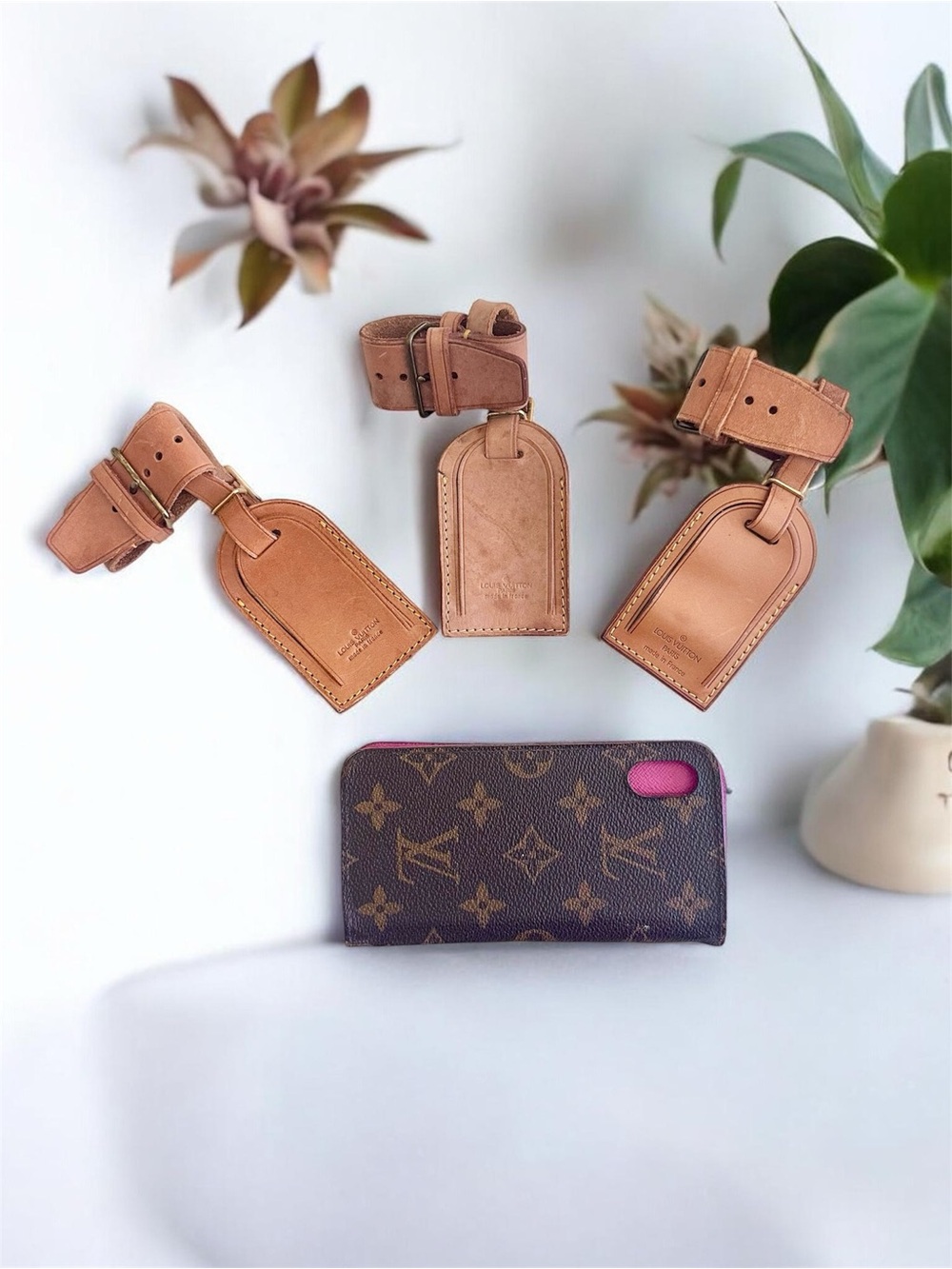Louis Vuitton Poignet and Luggage Tag Bundle - Picture 3 of 8